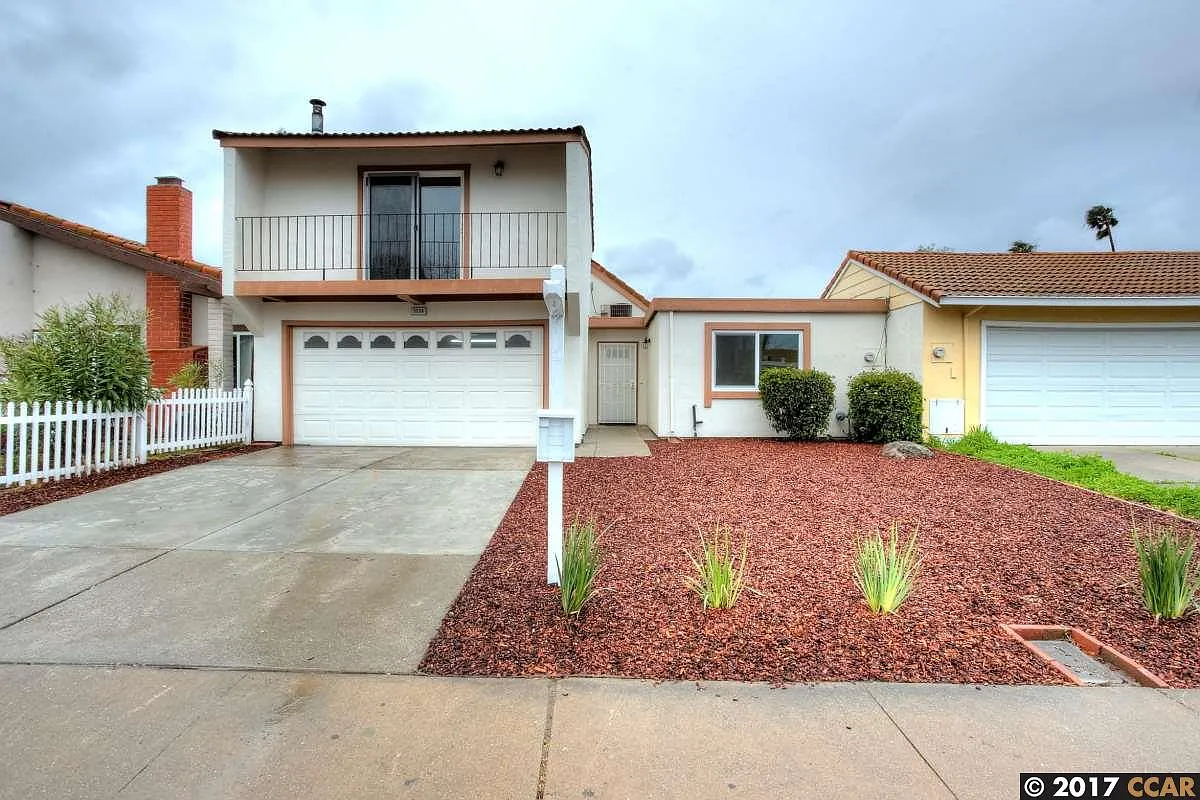 3038 Pear St photo 1
