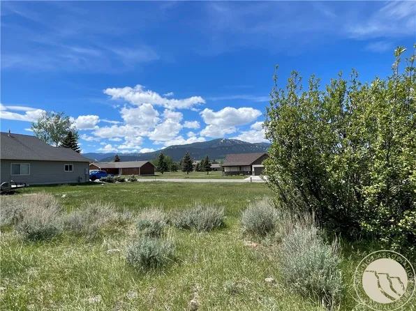 19 Lazy M St, Red Lodge, MT 59068