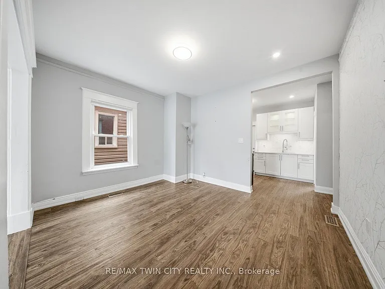 76 N Grey St E — Photo 7
