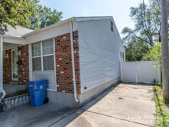 5th image of 140 Saint Edward Ln