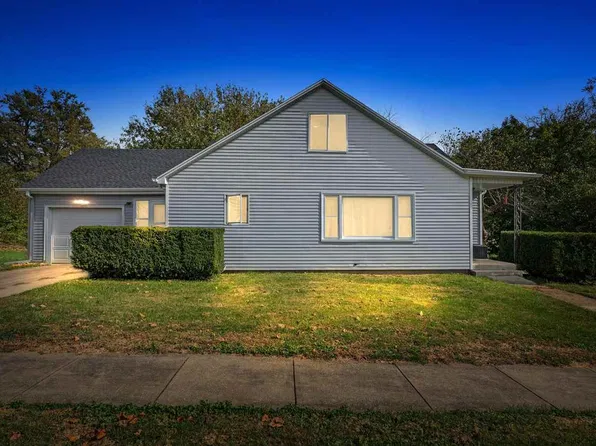 121 N 6th St, West Branch, IA 62358