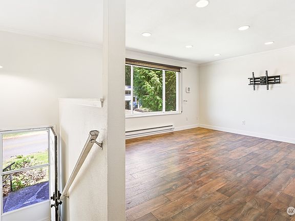 2nd image of 2975 Aegean Boulevard NE