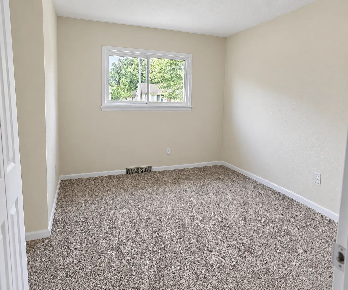 3 bed, 1.5 bath, 1056 sqft, $1,675 — Photo 3