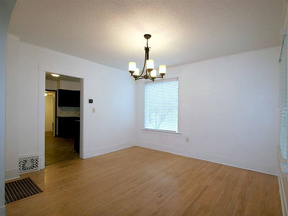 5th image of 1121 E Nora Ave
