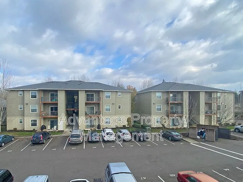 1 bed, 1.0 bath, 827 sqft, $1,250 — Photo 1