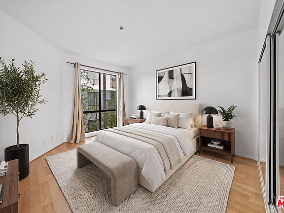 3rd image of 533 S Saint Andrews Pl Unit 203