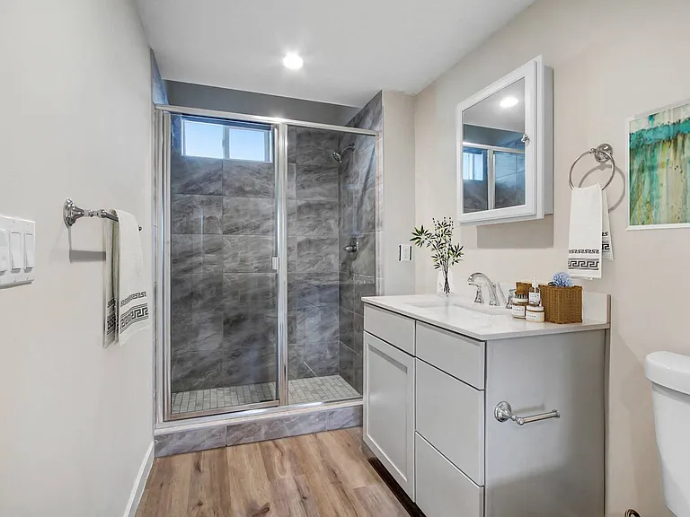 5501 Laurel Canyon Blvd — Photo 12