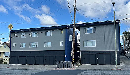 Capri Apartments — Photo 2