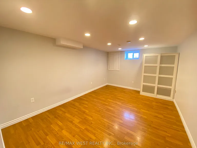 20 Britannia Ave — Photo 5