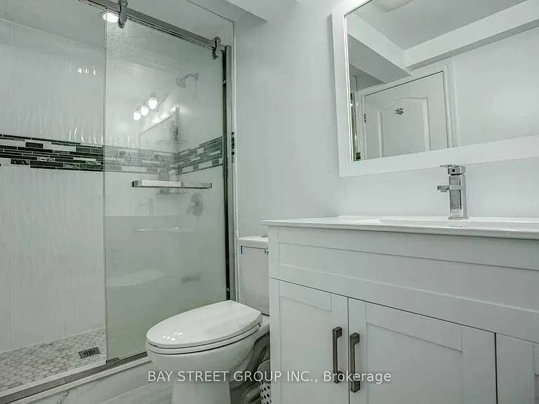 17 Lady Karen Cres #LOWER — Photo 11