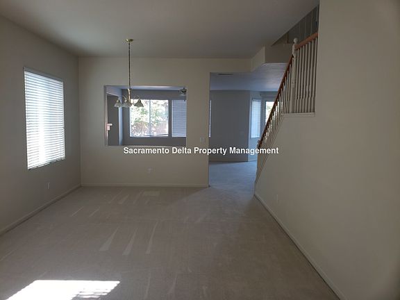 2nd image of 3252 Beretania Way