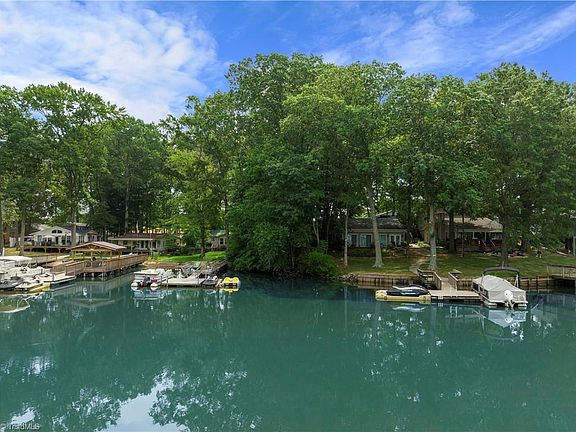 2nd image of 1349 Hickory Point Dr