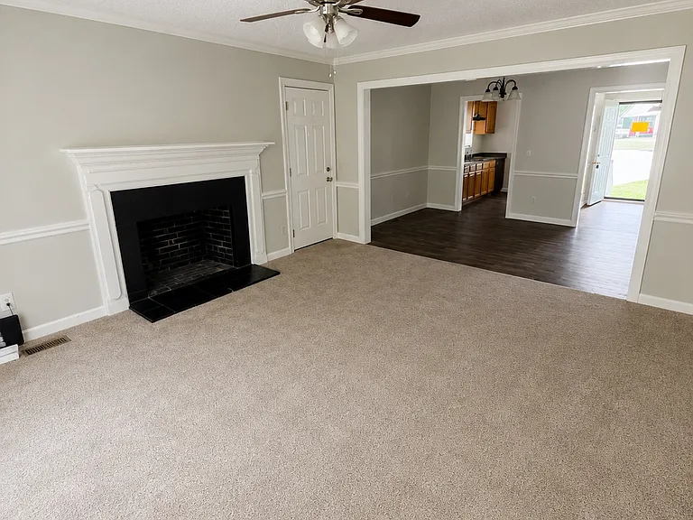 724 Salisbury Dr — Photo 3