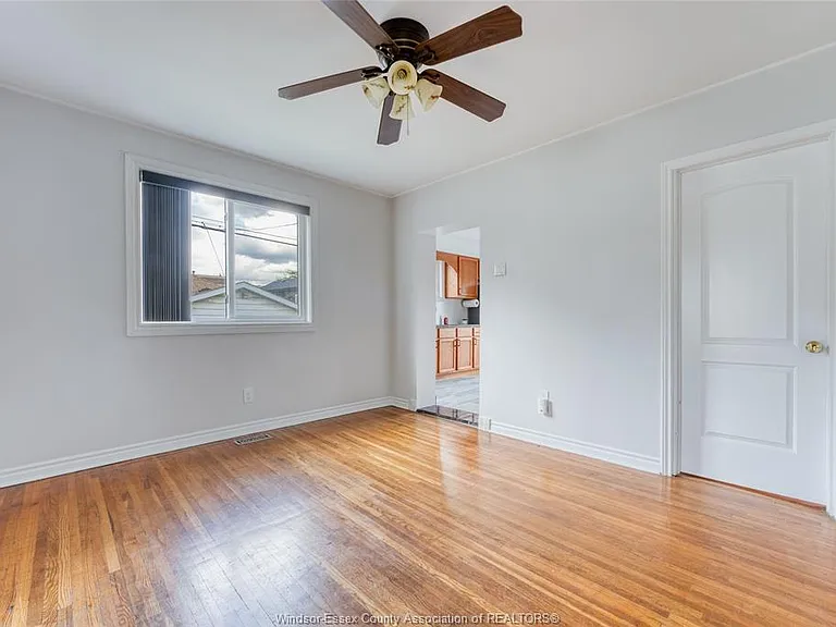 2226 Mercer St — Photo 10