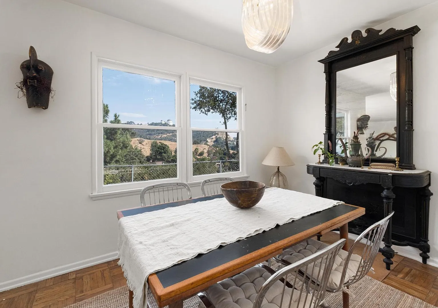 3 bed/ 2 Bath Mid-Century Home w/views of Griffith Observatory in the Hollywood Hills! — Photo 3