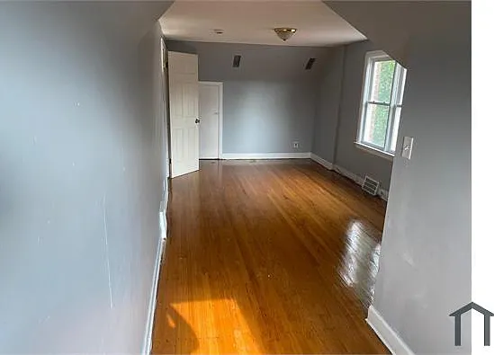 4 bed, 1800 sqft, $1,400 — Photo 2