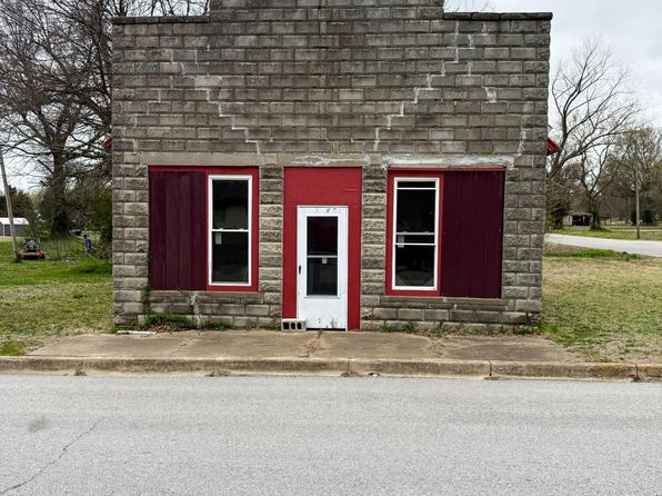 512 W Main St, Weir, KS 66781