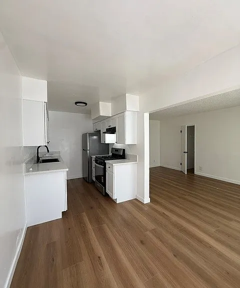 1358 W 37th St #1 — Photo 9