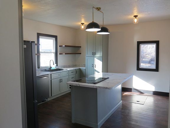 3rd image of 128 Spruce St