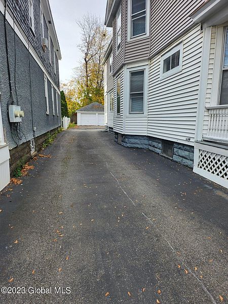 4th image of 1025 Baker Avenue
