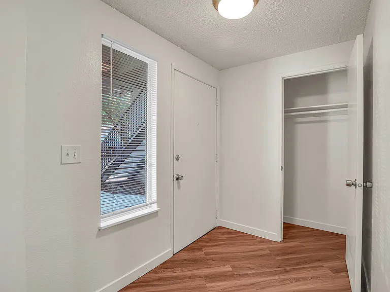 Riverview Apartments — Photo 45