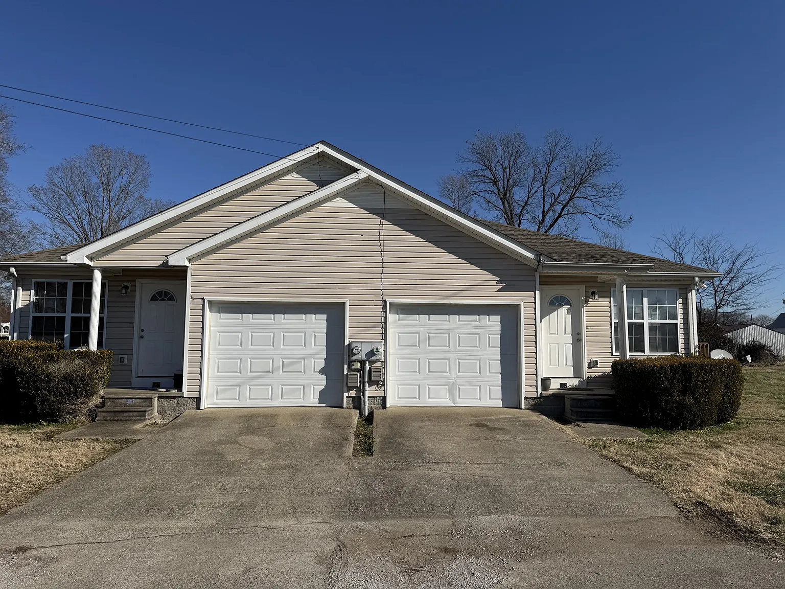 163 W Oak St photo 1