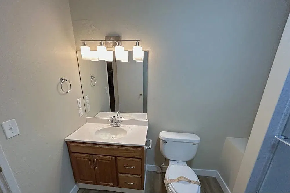4 bed, 2.5 bath, 2820 sqft, $1,600 — Photo 2