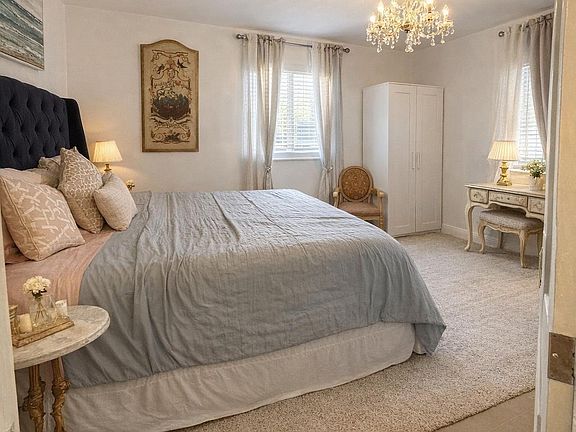 Large, cozy bed, Apple space to unwind, and a calm, welcome vibe