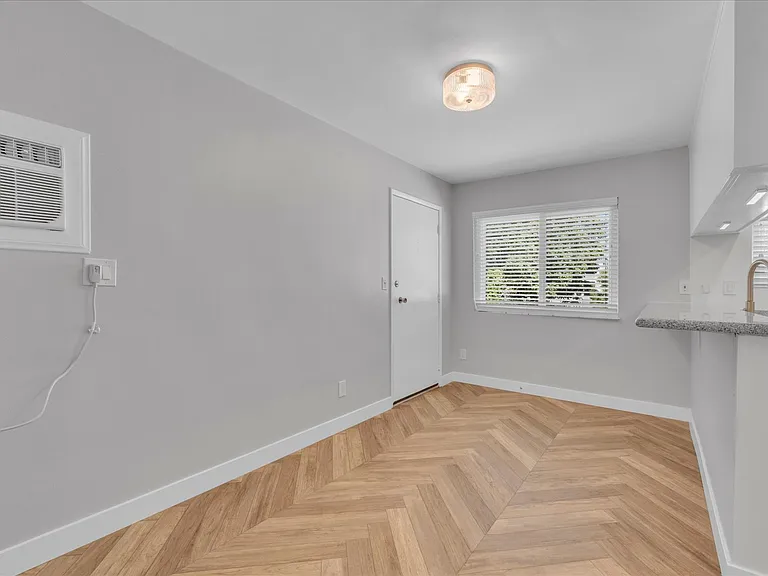 5019 Cahuenga Blvd #1/2 — Photo 4