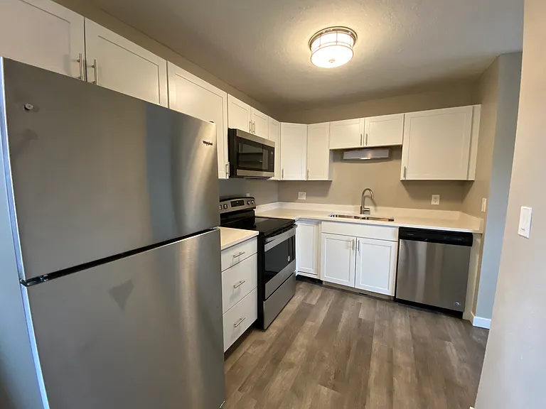 373 Lakewood Dr — Photo 8