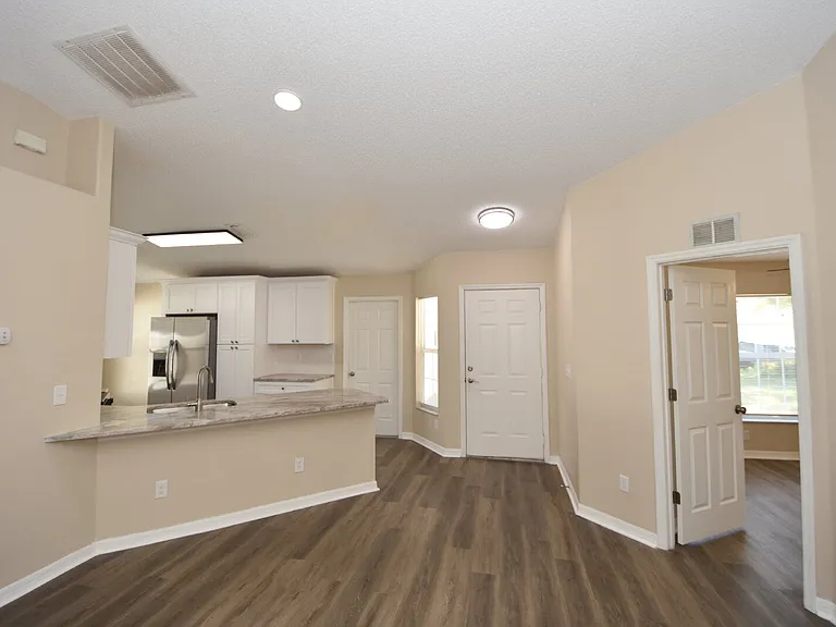 6 Seckel Ct — Photo 4