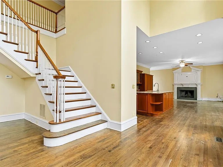 430 W Wesley Rd NW — Photo 16