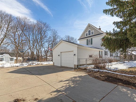 3rd image of 1201 Jefferson Rd