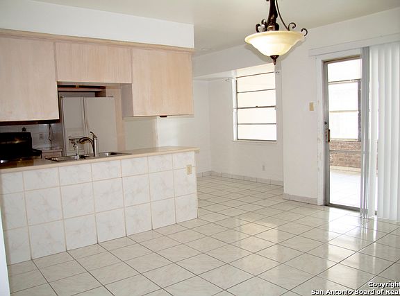 5th image of 5139 Village Row