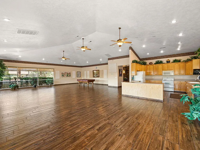 853 W Kestrel Ct — Photo 39