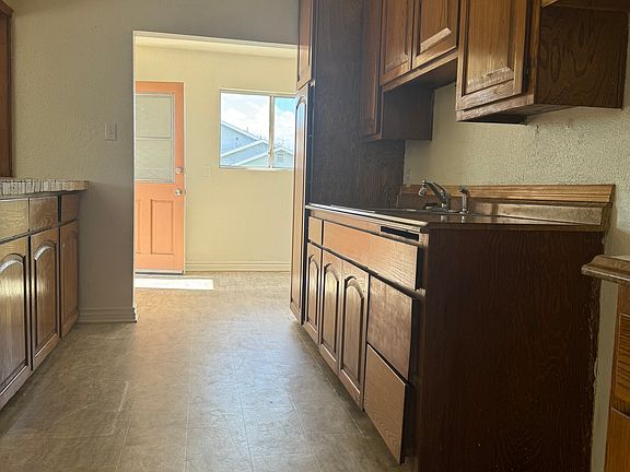 2nd image of 861 N Citrus Ave