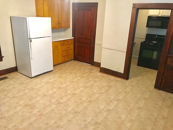 4th image of 2803 W Maryland St