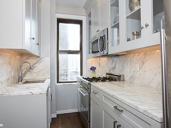 2nd image of 50 W 106th St APT 10D