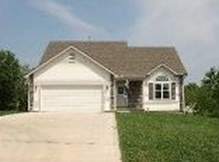 504 Desoto Rd, Lansing, KS 66043