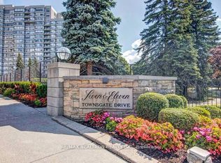 7 Townsgate Dr Unit 810, Vaughan, ON L4J 7Z9