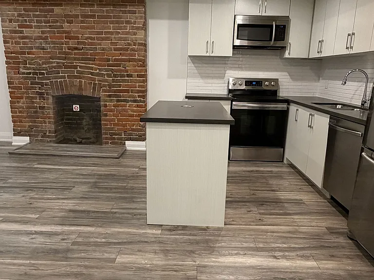 215 Jarvis St #1 — Photo 10