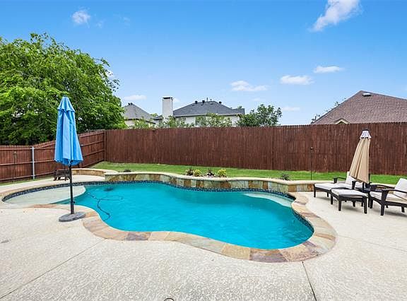 3rd image of 2621 Halsey Dr
