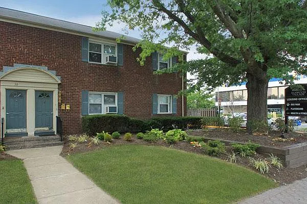 24 Mola Blvd — Photo 13