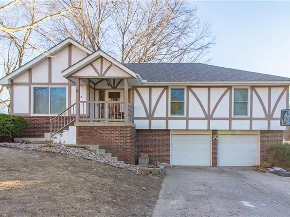 212 SE Mount Vernon Dr, Blue Springs, MO 64014