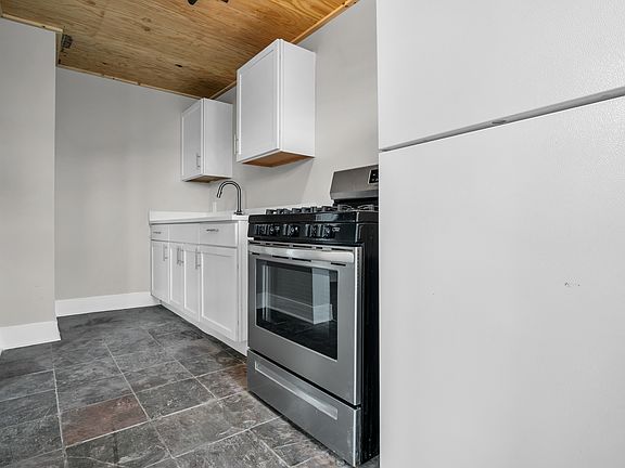 3rd image of 141 W 10th Ave #4