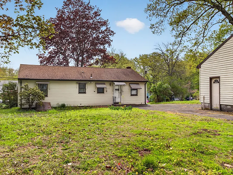 121 Cherry Hill Rd — Photo 38