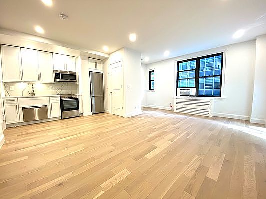 1st image of 160 E 48th St APT 6S