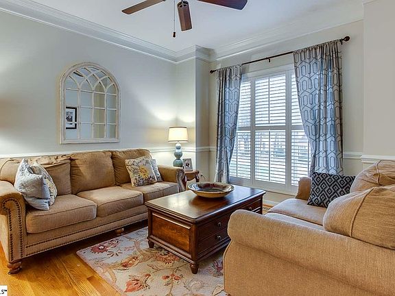 3rd image of 12 Wrenwood Ct