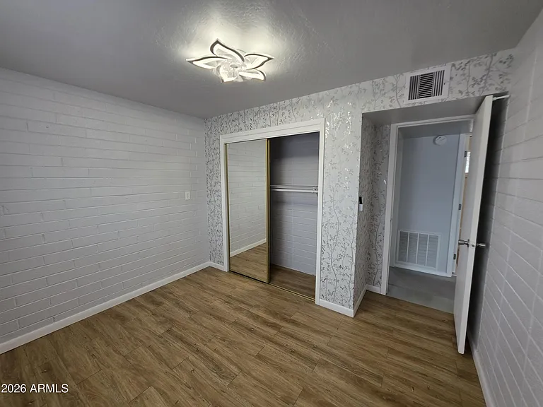 574 S Park St #B — Photo 18