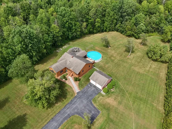 17 Faywood Road, Grand Isle, VT 05458